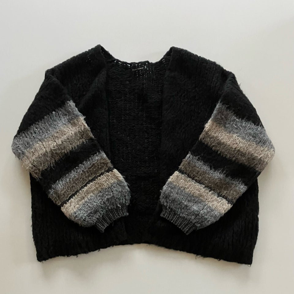 Cardigan, Black Colour, str. One