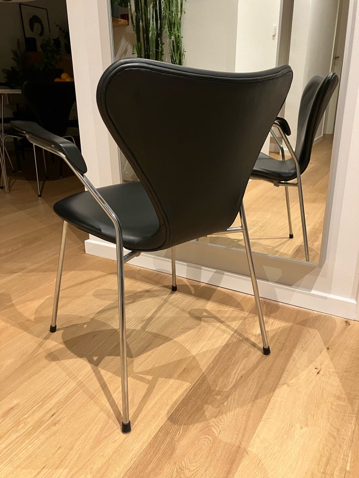 Arne Jacobsen 3207