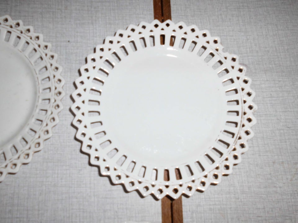 Ribbon plates Porcelæn 85 år gl