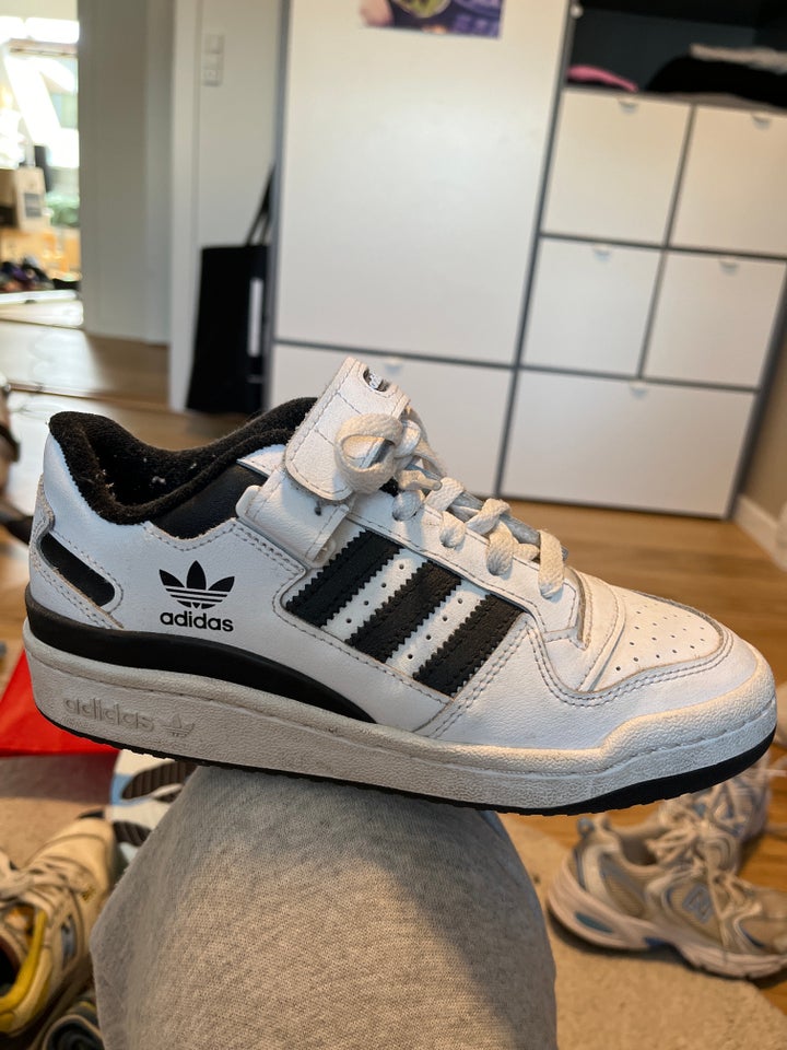 Fritidssko str 36 Adidas