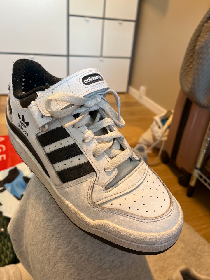 Fritidssko str 36 Adidas