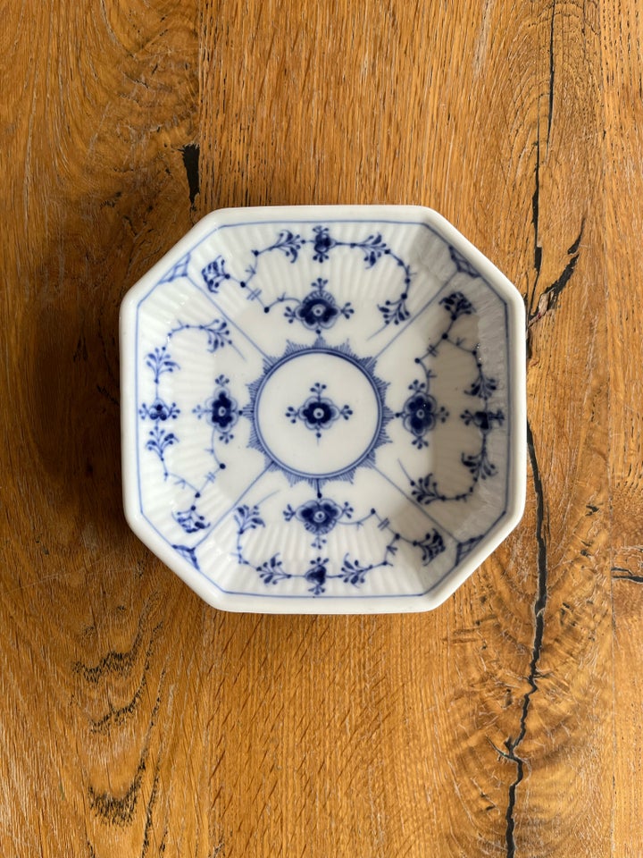 Porcelæn, Lille fad fra Royal