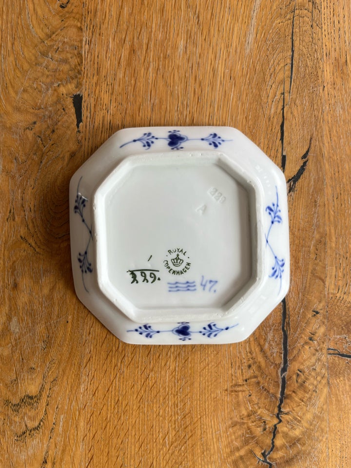 Porcelæn, Lille fad fra Royal