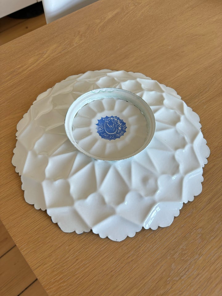 Decorative handicraft plate Mina