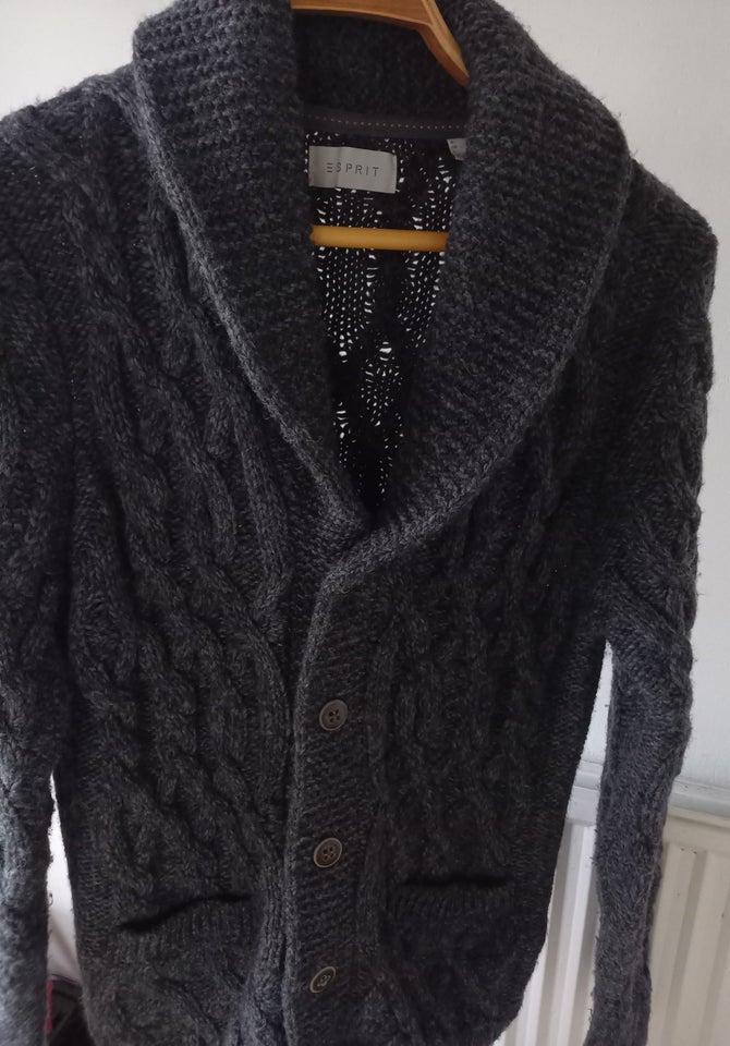 Cardigan, Esprit, str. L