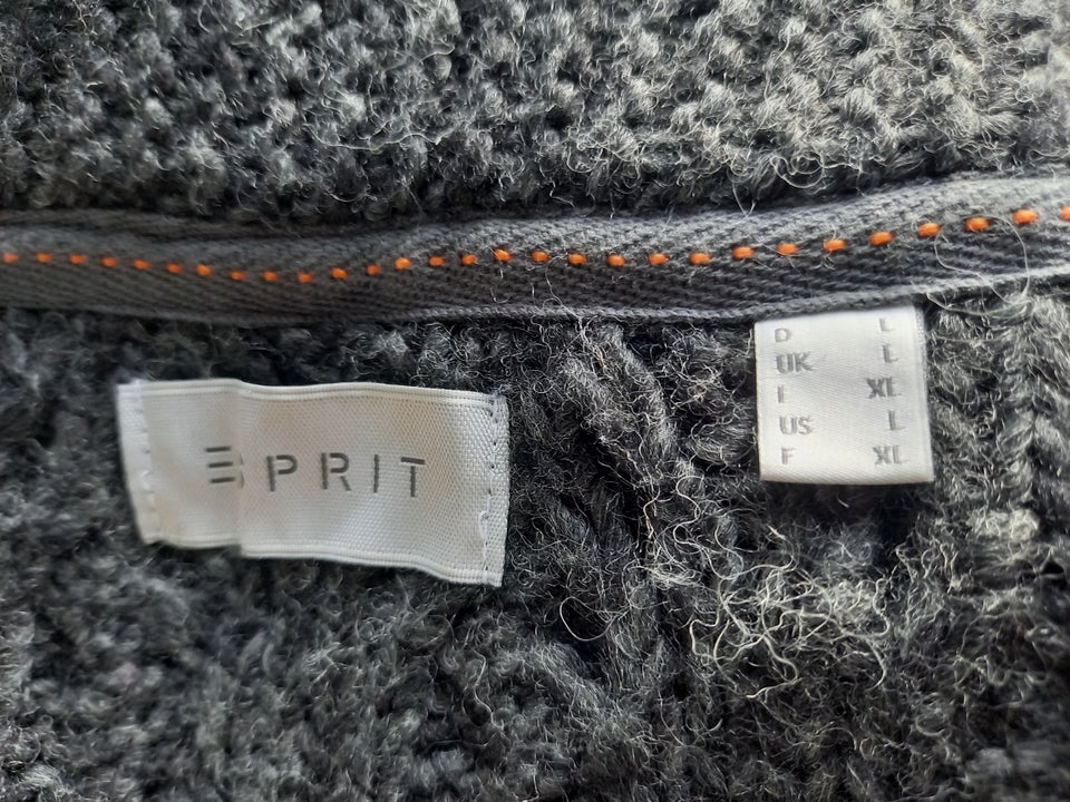 Cardigan, Esprit, str. L