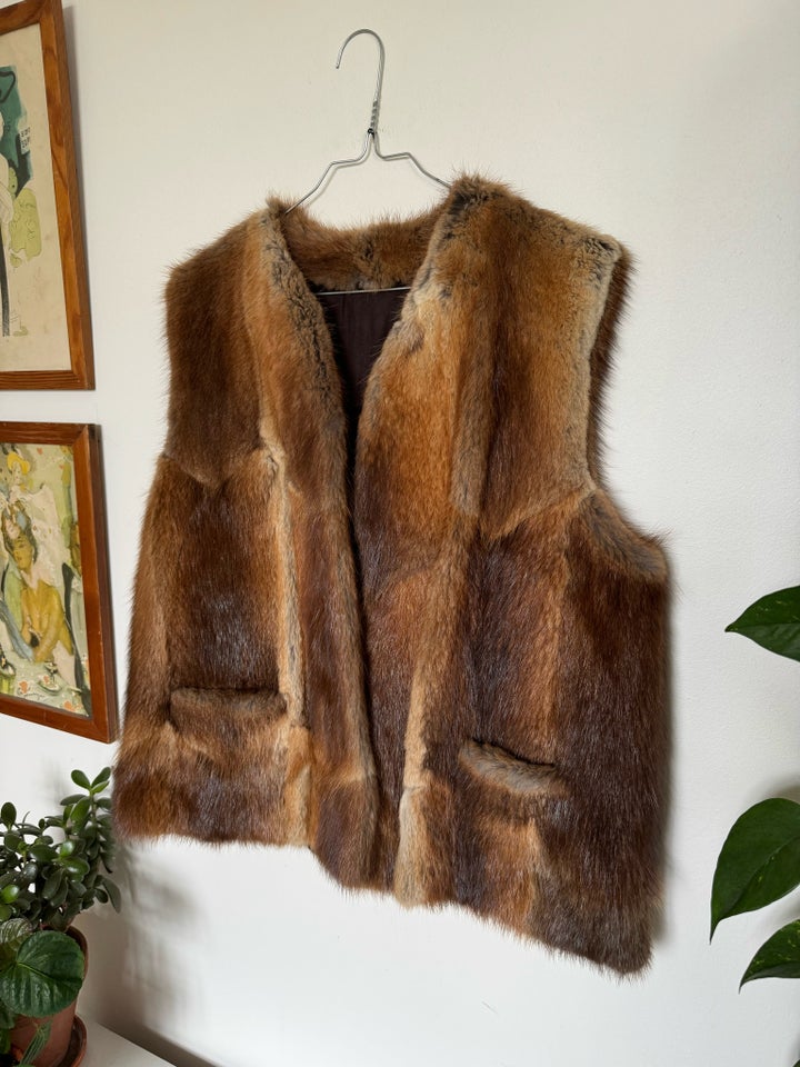 Vest, str. 40, VINTAGE