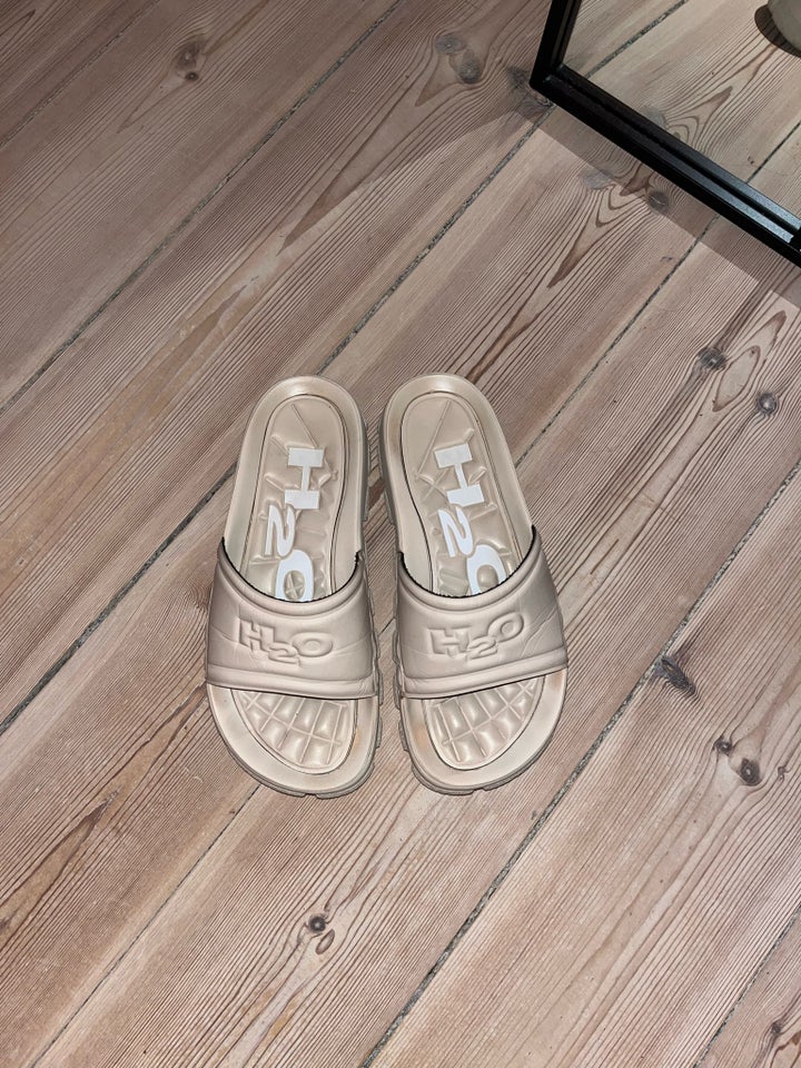 Sandaler, str. 37, H2O