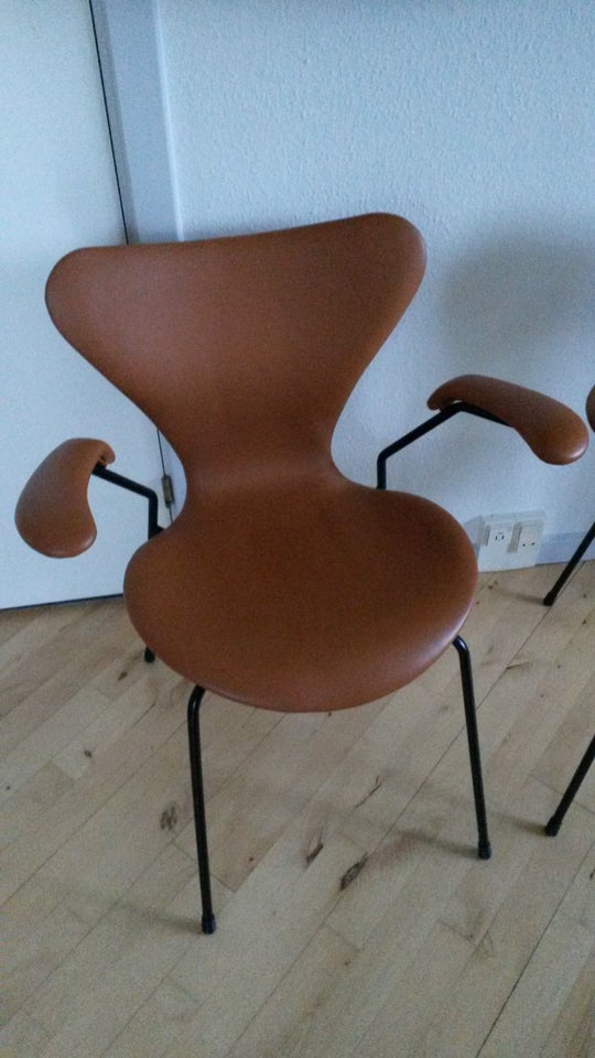 Arne Jacobsen, syver med armlæn, 2