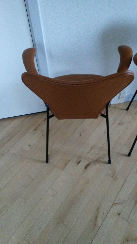 Arne Jacobsen, syver med armlæn, 2