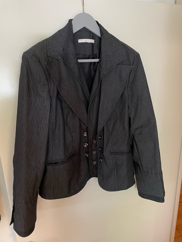 Blazer, str. 40, 2 BiZ