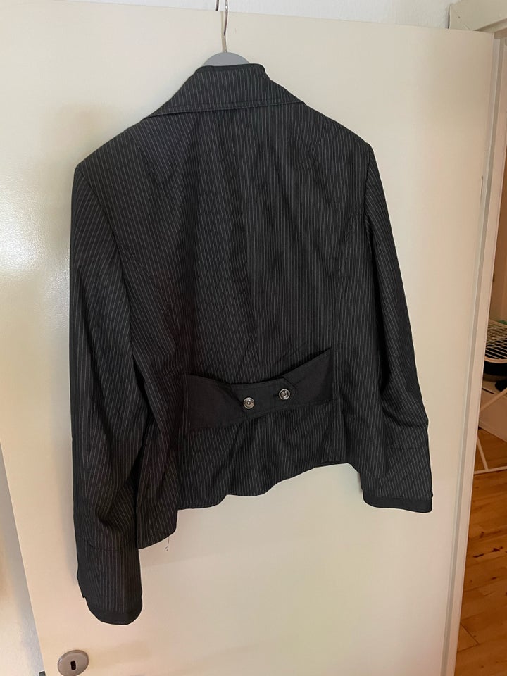 Blazer, str. 40, 2 BiZ