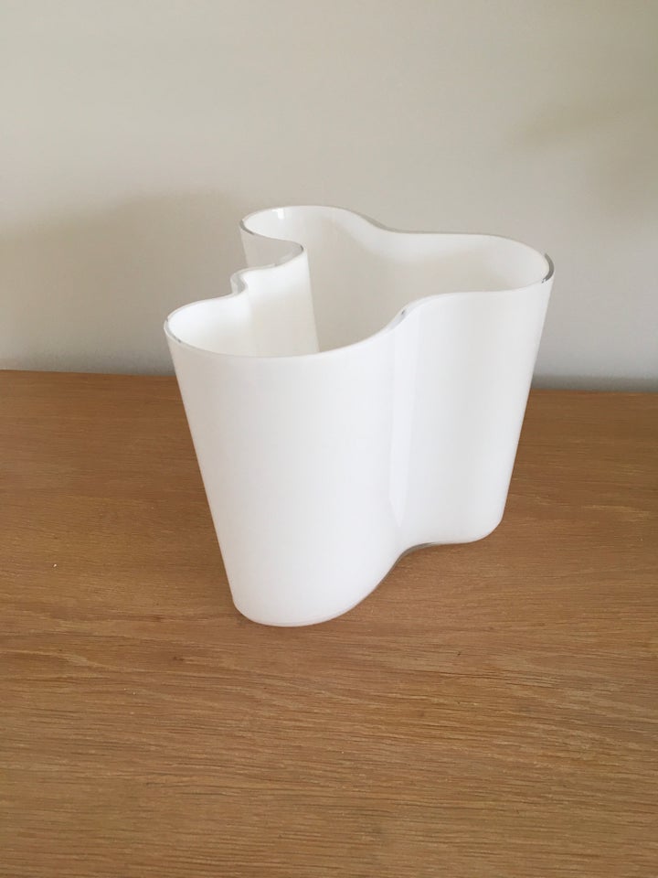 Smuk Aalto vase i farven opal,