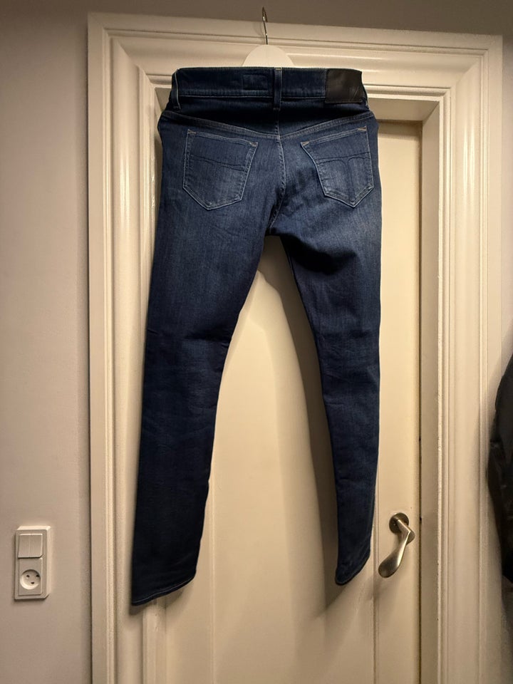 Jeans, Tiger of Sweden , str. 32