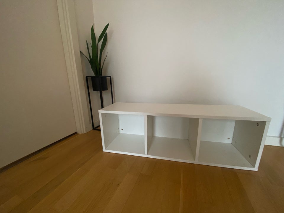 Reol, Ikea , b: 29 d: 25 h: 88