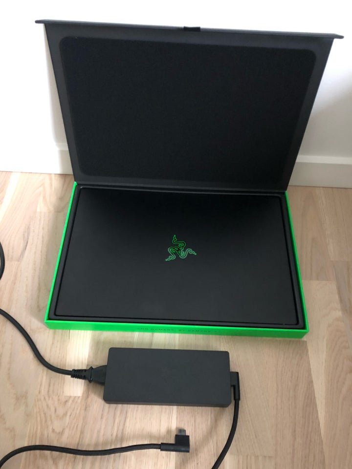 Andet mærke Razer Blade 15, 2.2 / 4.1