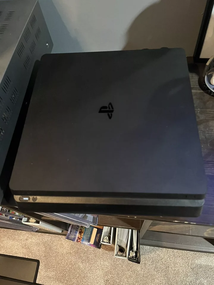 Playstation 4 Pro, Pro, 1TB