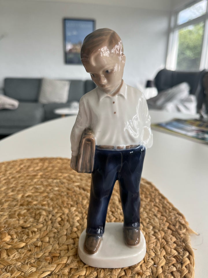 Lyngby Porcelæn figur af dreng 