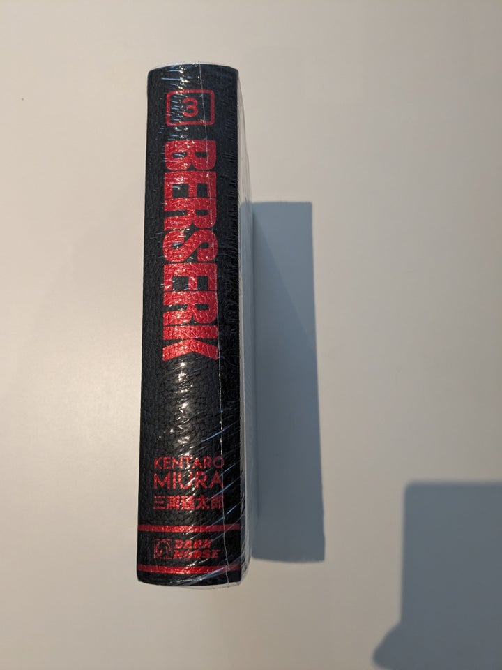 Berserk Deluxe Edition Volume 3,