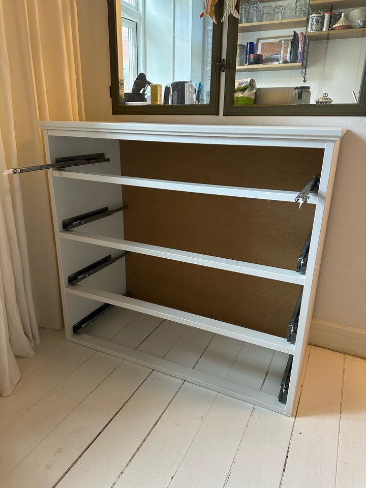 Andet skab, IKEA, b: 104 d: 50 h: 108