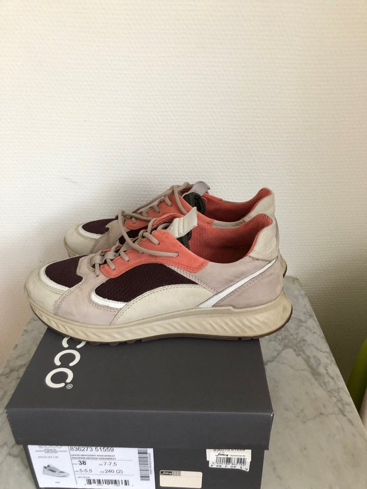 Sneakers, str. 38, Ecco