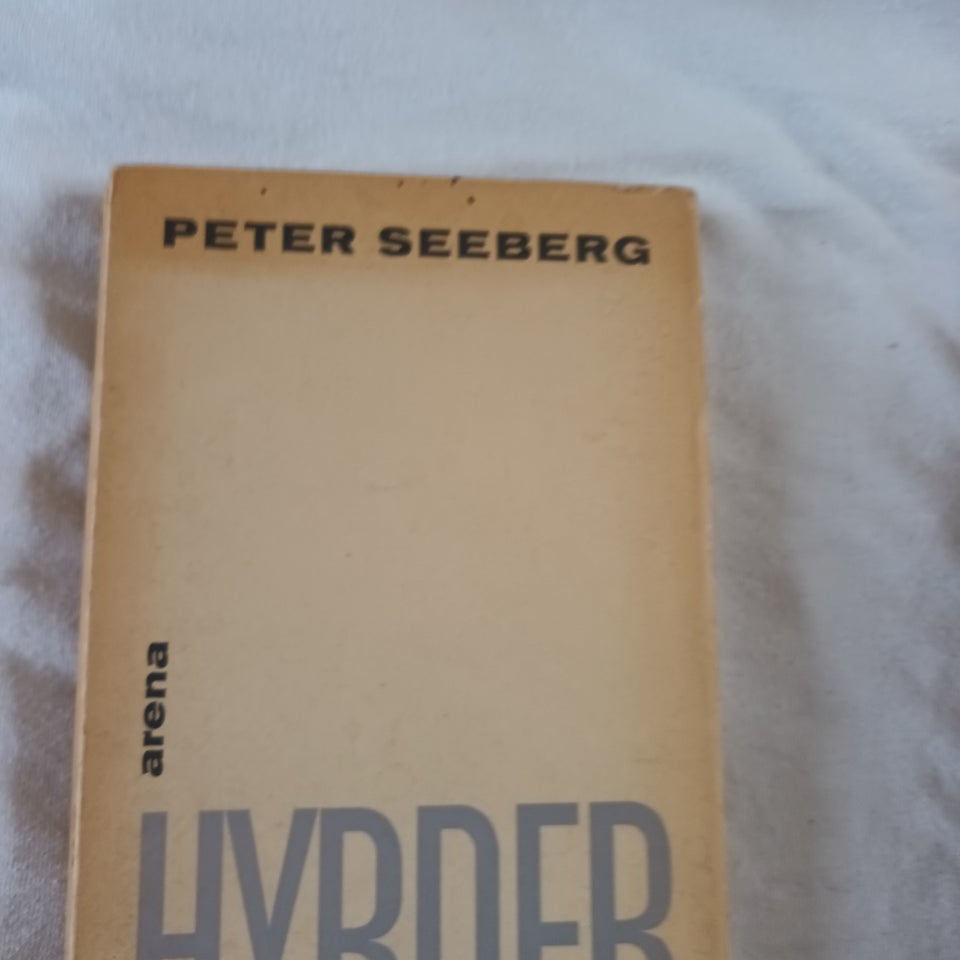 Hyrder, Peter Seeberg, genre: