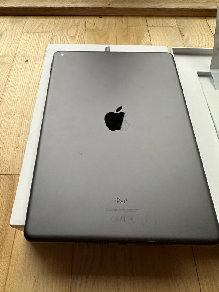 iPad 8, 32 GB, sort