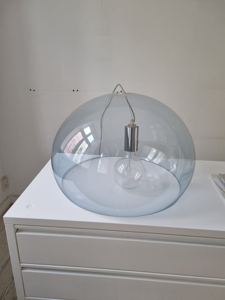 Anden loftslampe, Kartell