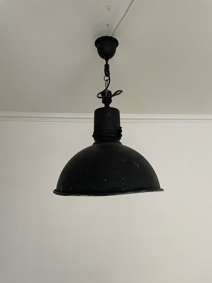 Anden loftslampe, Ukendt