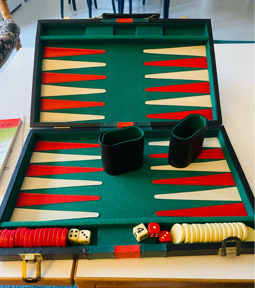 Backgammon , Strategi, brætspil