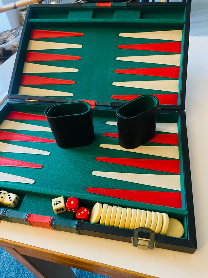 Backgammon , Strategi, brætspil