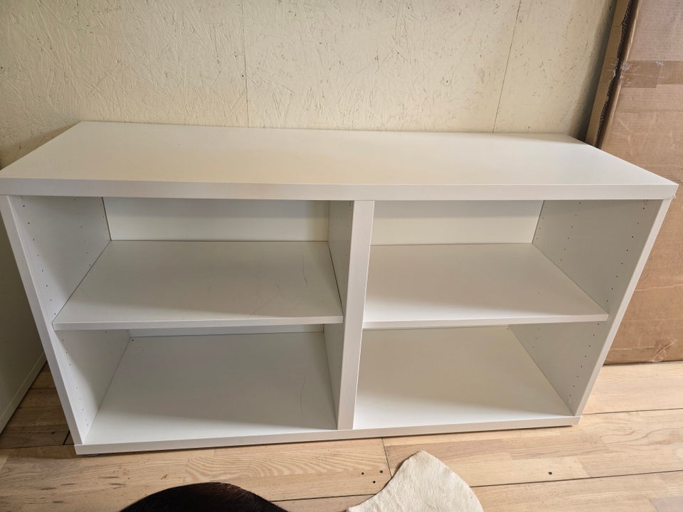 Reol, Ikea Beså, b: 120 d: 40 h: 64