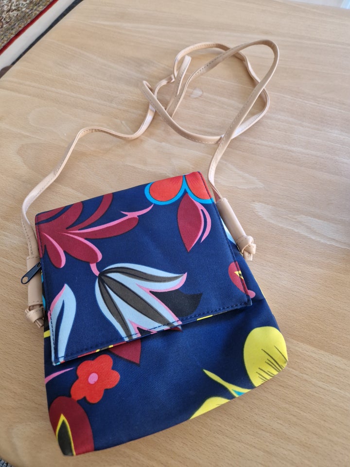 Crossbody, Ukendt