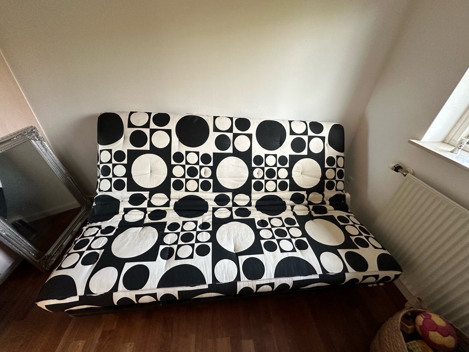 Futon b: 140 l: 210