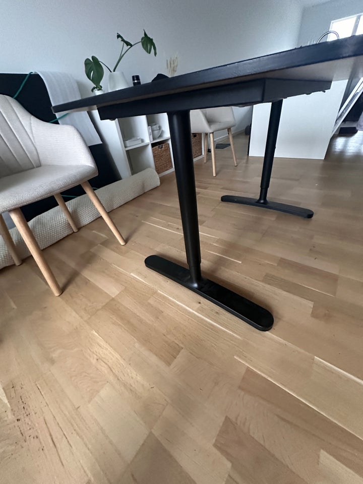 Skrivebord, IKEA BESTÅ, b: 120 d: 80