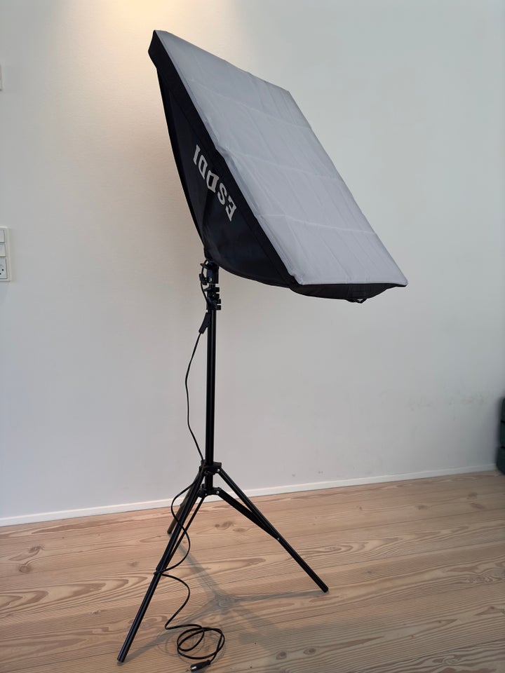 Soft Box, Esddi