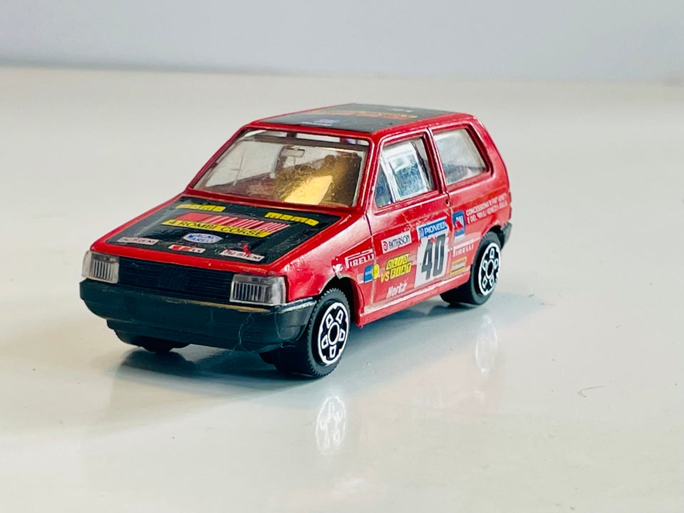 Modelbil, Bburago Fiat Uno, skala