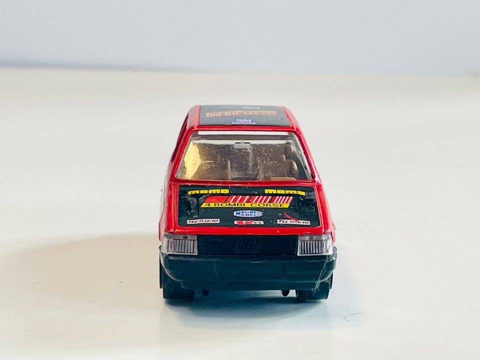 Modelbil, Bburago Fiat Uno, skala