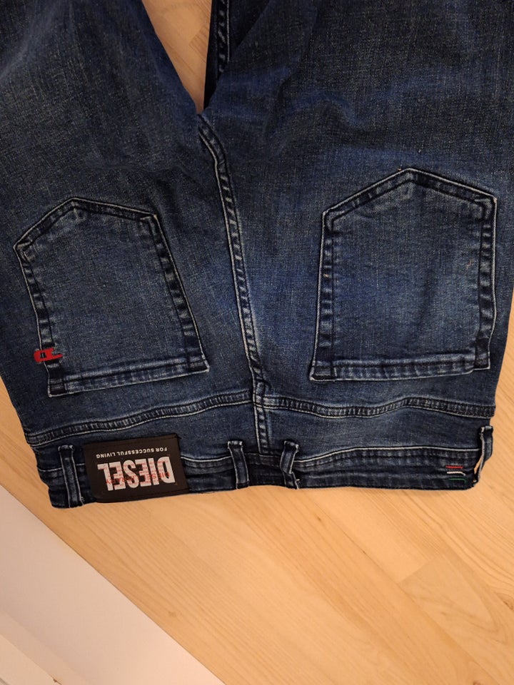 Jeans, Diesel, str. 33