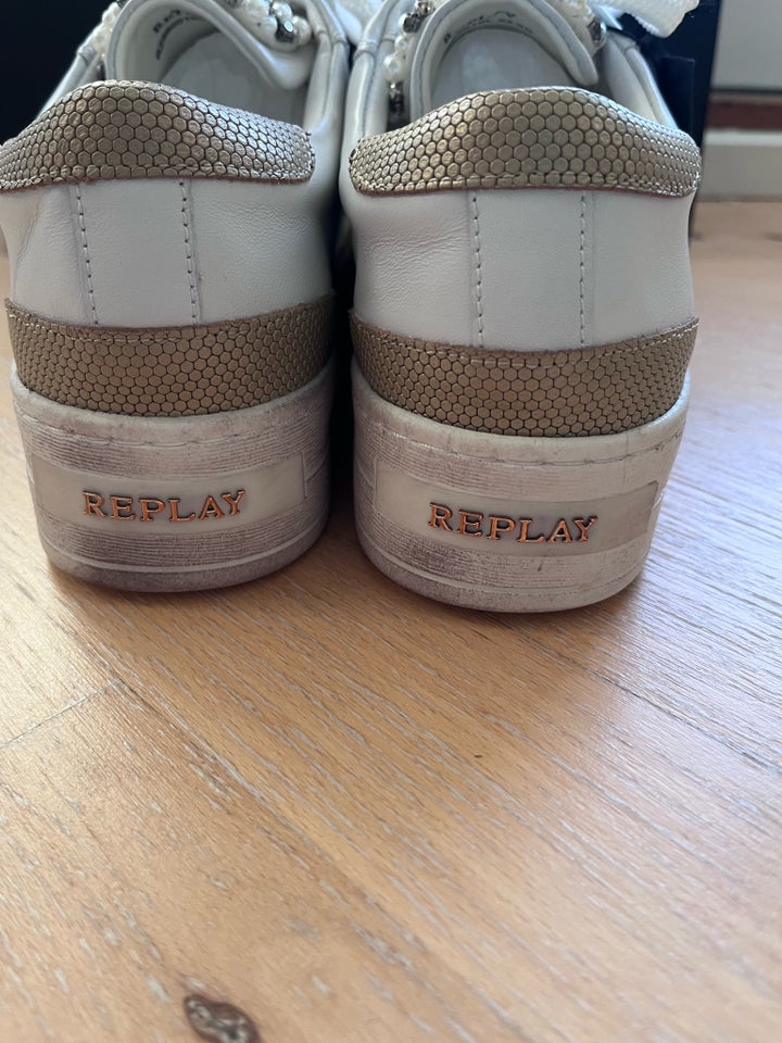 Sneakers, str. 39, Replay