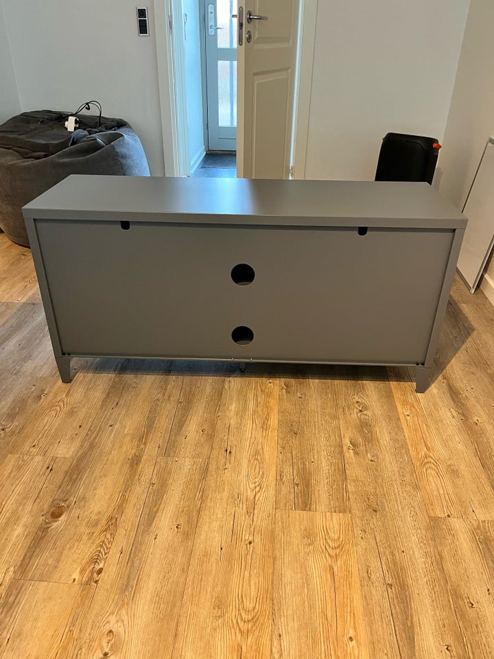 Tv-bænk, metal, b: 120 d: 40 h: 58