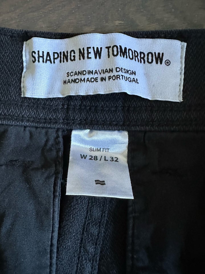 Bukser, Shaping New Tomorrow, str.