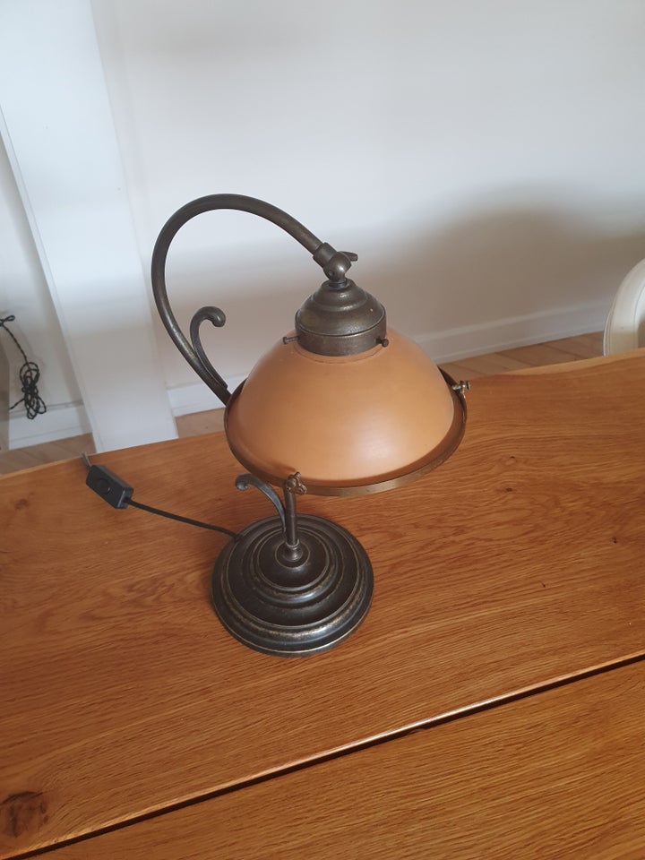 Anden bordlampe, Fog og Mørup