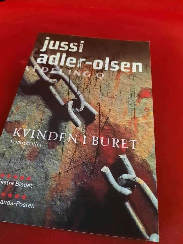 Kvinden i buret, Jussi