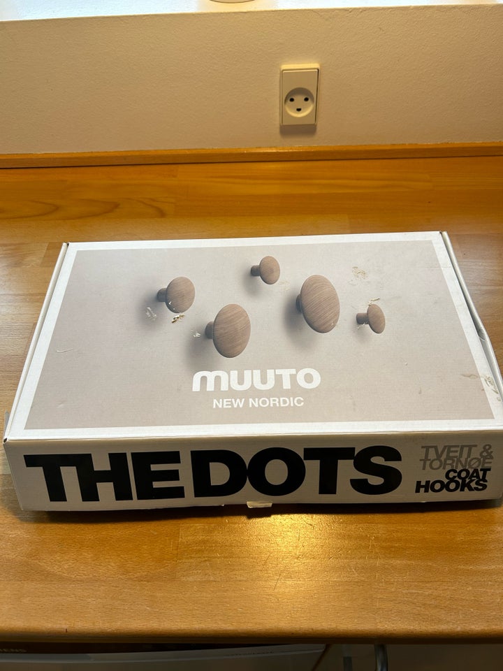 Muuto Dots knagerække i eg, Muuto