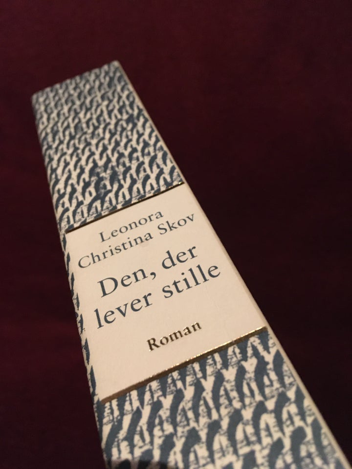 Den der lever stille, Leonora