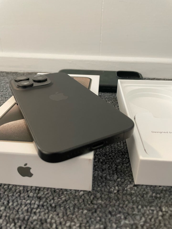 iPhone 15 Pro, 128 GB, sort