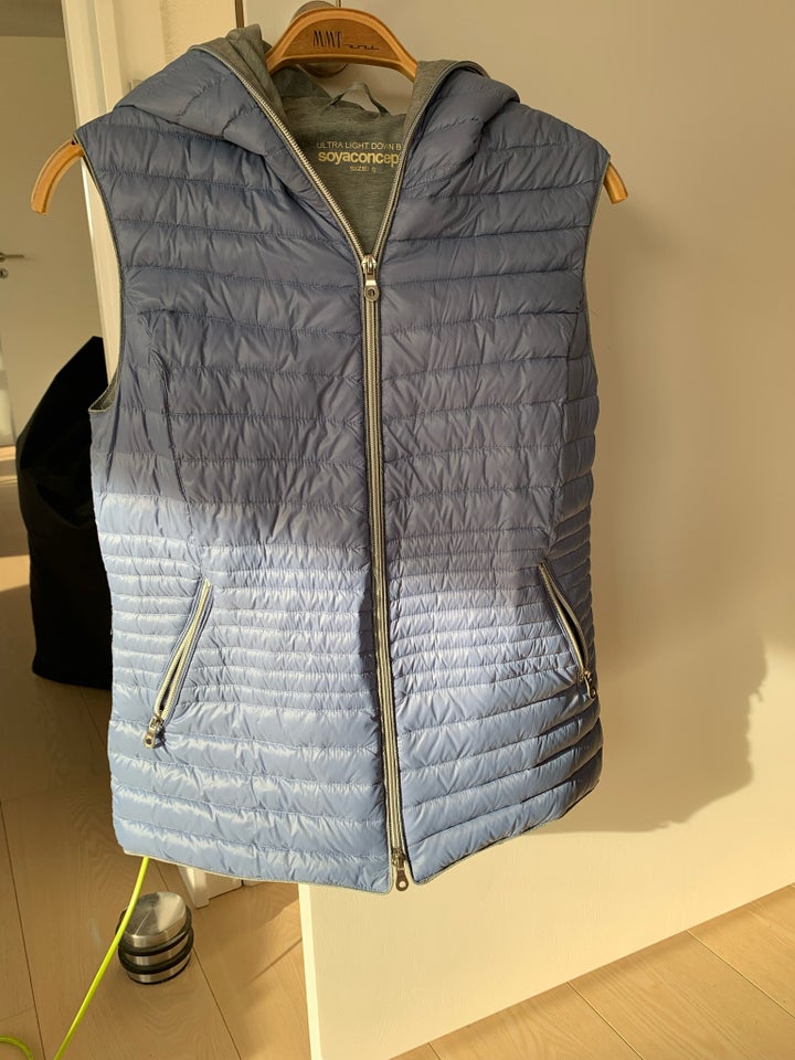 Vest, str. 38, Soya concept