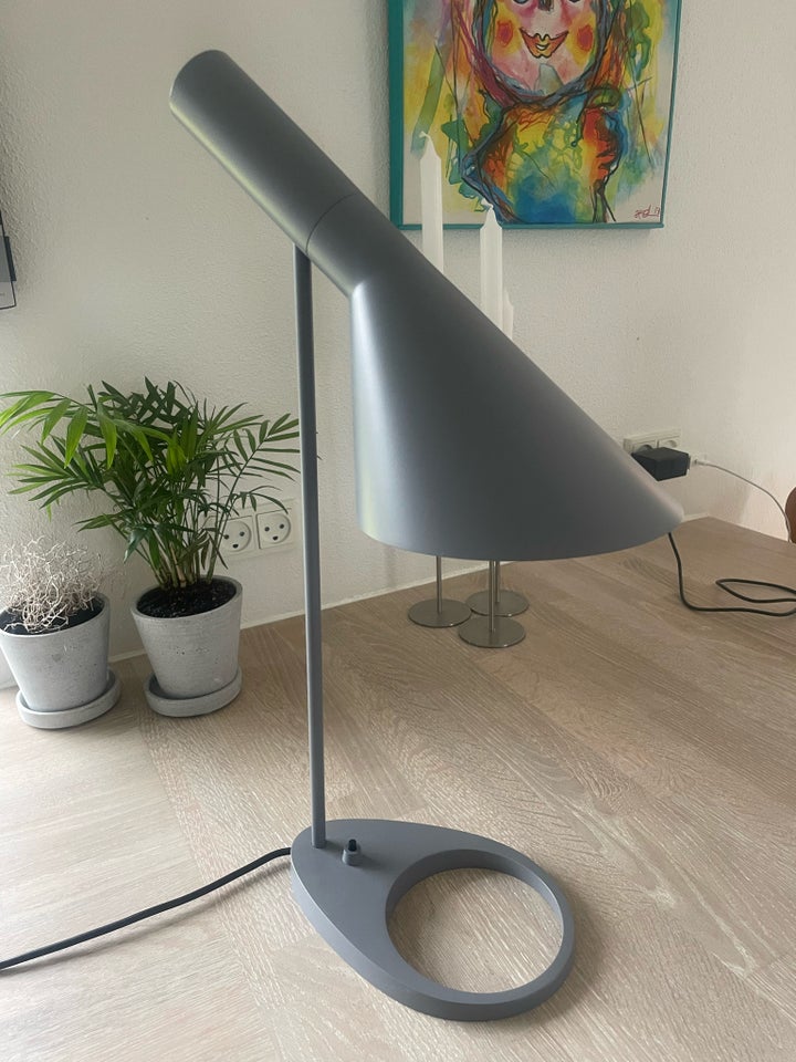 Arne Jacobsen Aj næbbet grå