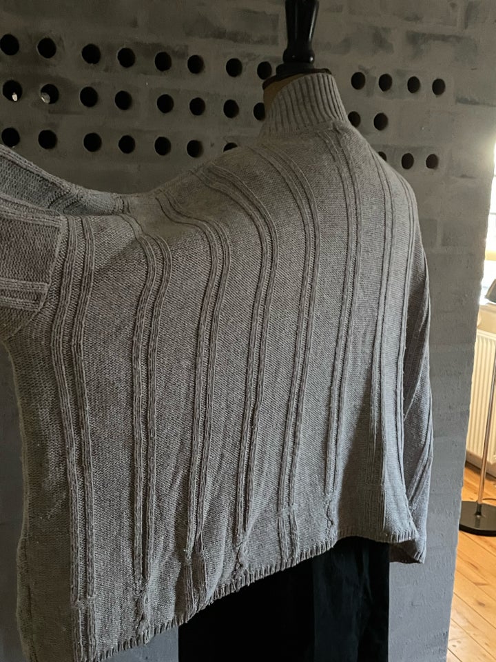 Sweater, Ivan Grundahl, str. L